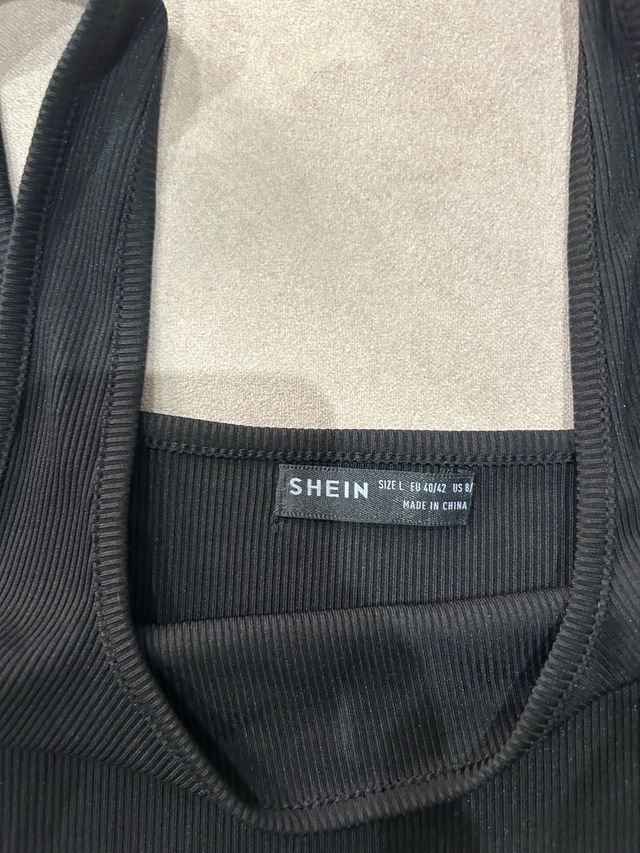 Top Shein negro
