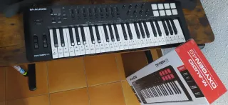 Teclado M-Audio Oxygen 49 MIDI