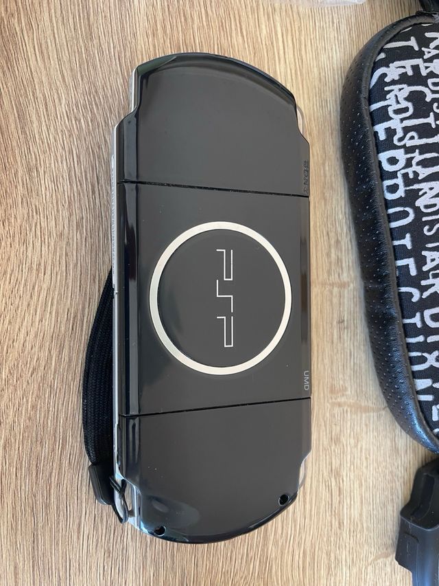 PSP Slim Preto+10 Jogos UMD + Acessórios