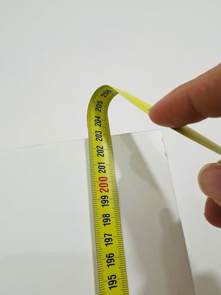 Puerta blanca sin marco