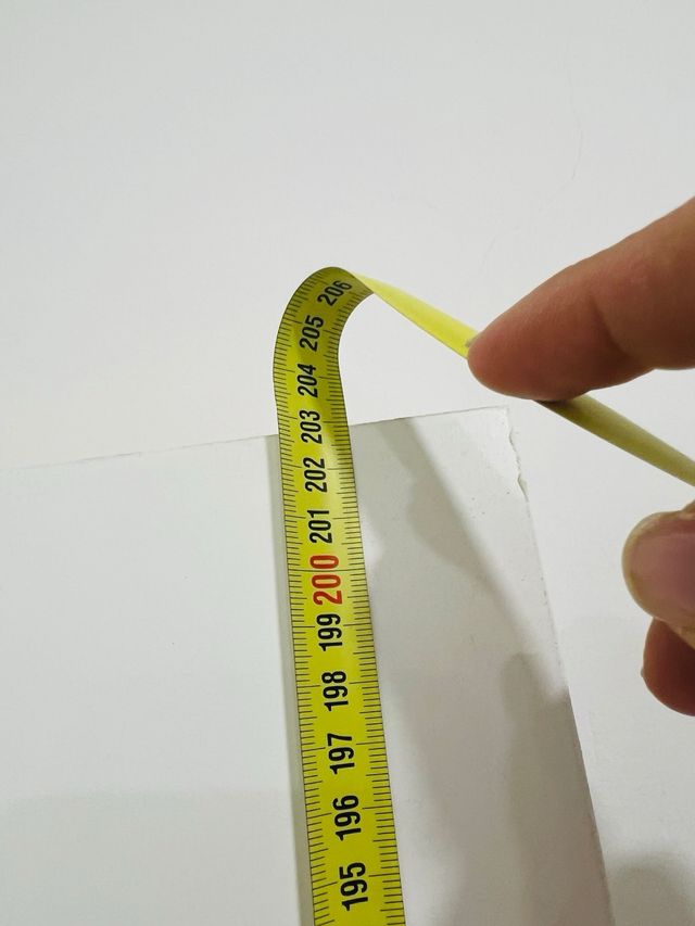 Puerta blanca sin marco