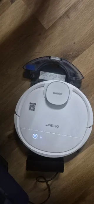 Robot aspirapolvere DEEBOT