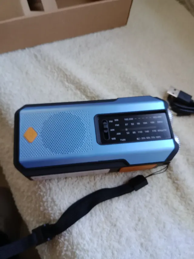 Radio de emergencia solar sin pilas