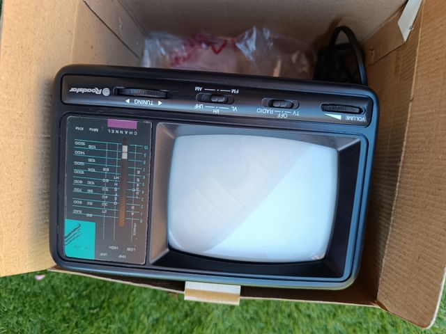 Mini TV Roadstar TV-412 con Radio Vintage