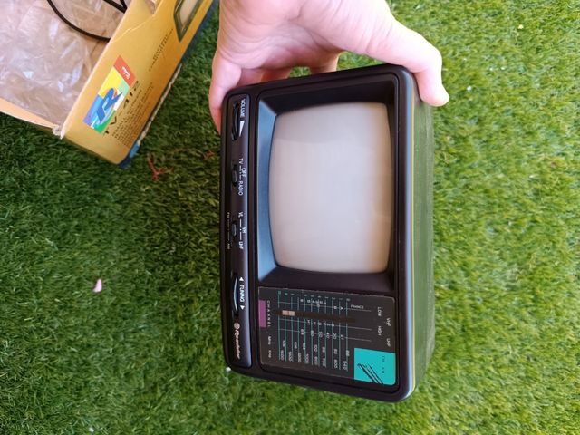Mini TV Roadstar TV-412 con Radio Vintage