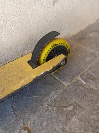 Patinete Freestyle Negro y Amarillo