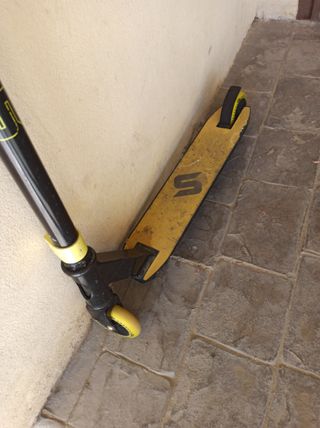 Patinete Freestyle Negro y Amarillo