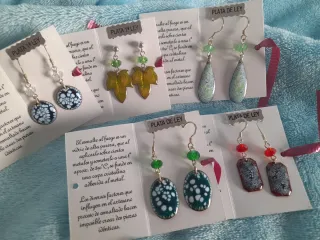 Lote 27 p. Pendientes artesanos esmalte al fuego