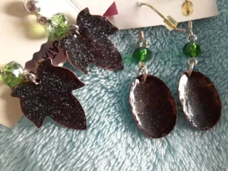 Lote 27 p. Pendientes artesanos esmalte al fuego