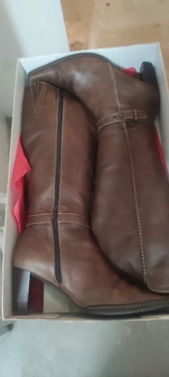 Botas de cuero marrones altas