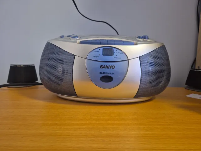 Radio CD Sanyo Cassette