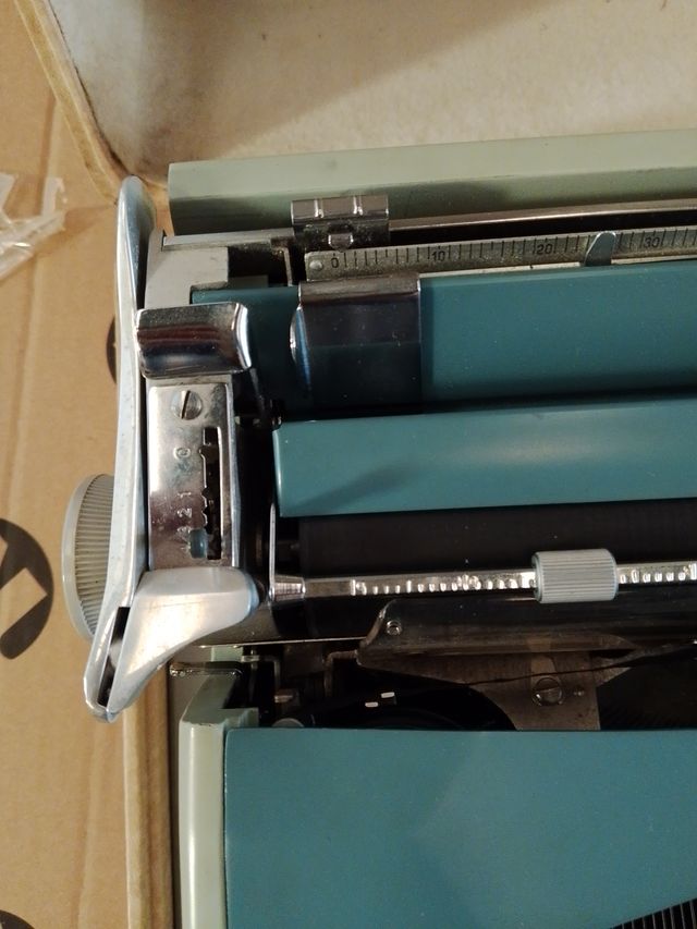 Máquina de escribir antigua azul