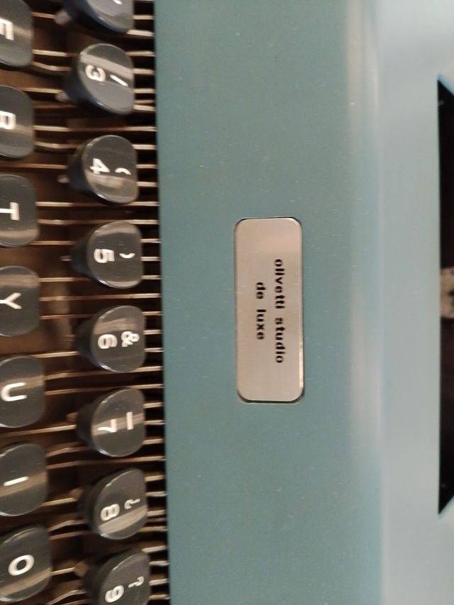 Máquina de escribir antigua azul