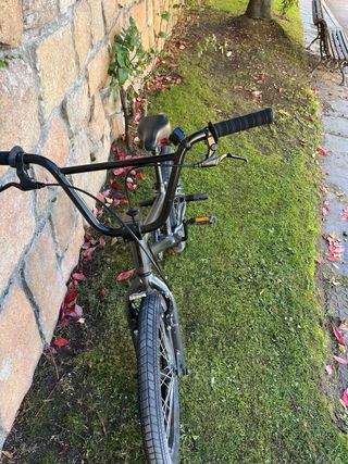 Bicicleta BMX para niños con frenos