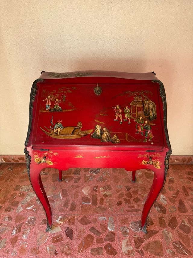 Buró antiguo lacado rojo oriental