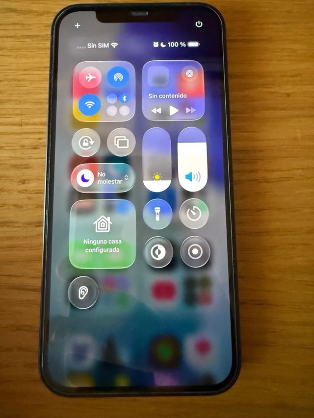 iPhone 12 versión tope con 256GB e iOS 26