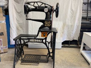 Máquina de coser Singer zapatero antigua