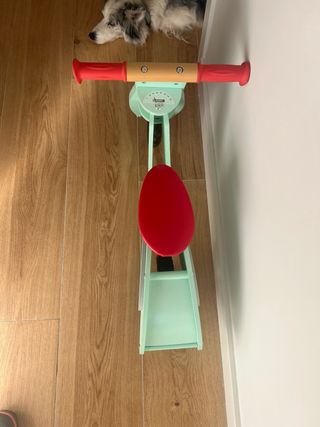 Bicicleta de madera sin pedales