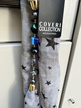 Sciarpa Coveri Collection con gioielli