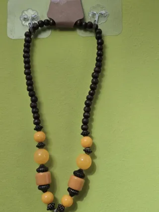 Collar con colgante multicolor. CON ETIQUETA