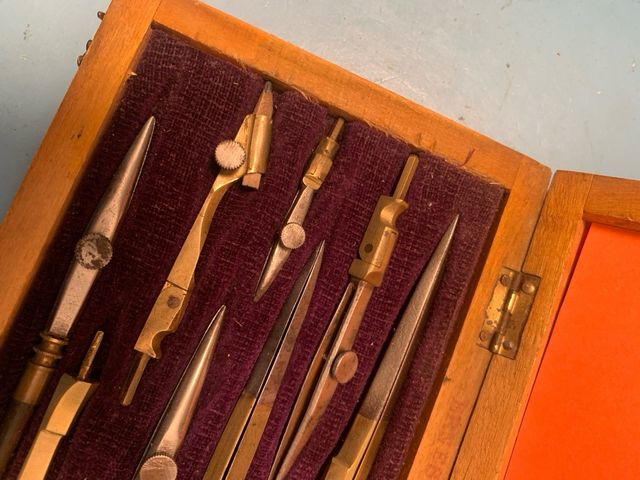 Caja de compases de metal años 50