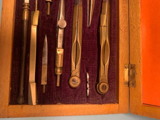 Caja de compases de metal años 50