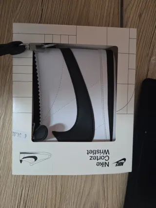 Pochette Nike Cortez Wristlet bianca e nera