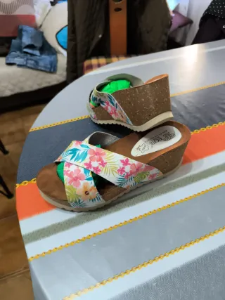 Sandalias P. LUCHE verano floreadas talla 38
