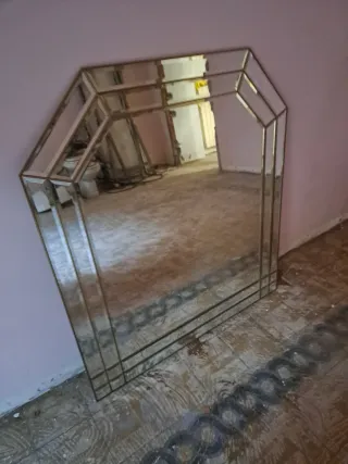 Specchio con cornice dorata