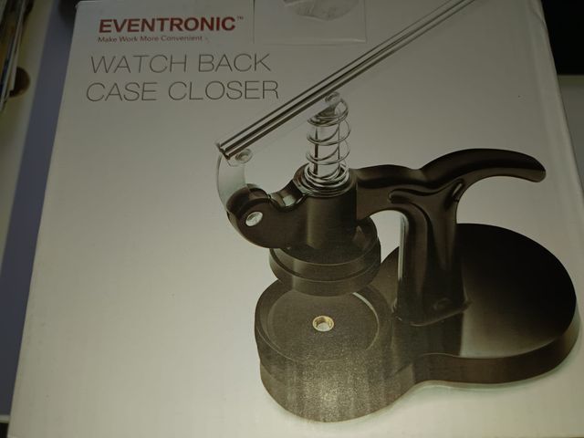 Prensa para cerrar cajas de reloj