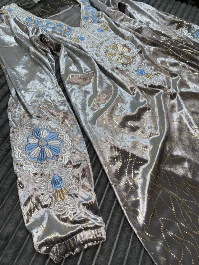 Vestido plateado terciopelo