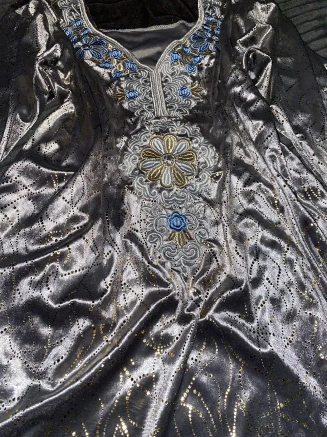 Vestido plateado terciopelo