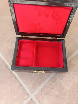 Joyero antiguo madera y latón