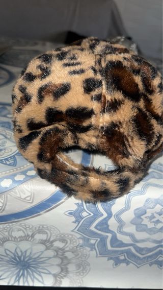 Gorra pelo estampado leopardo