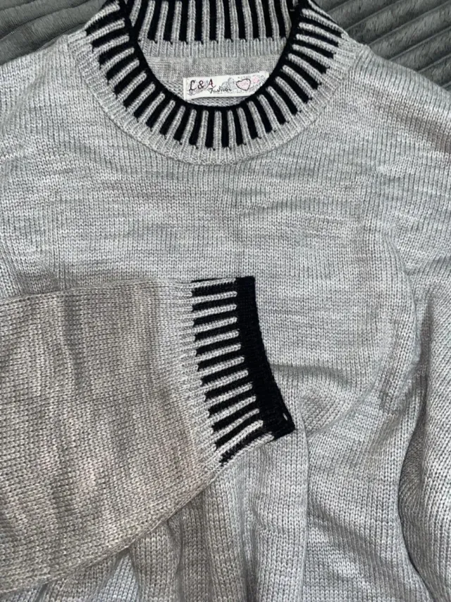 Vestido de punto gris con bolsillos