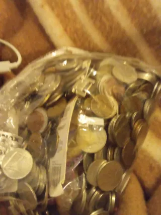 Lotto di monete miste vendo ne posseggo moltissime