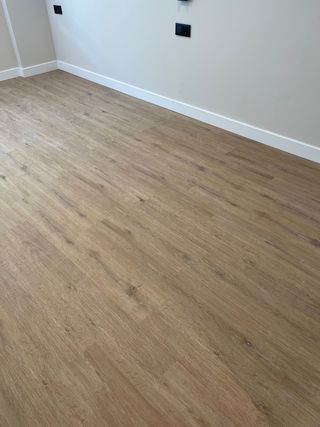 Montador de tarima y rodapié