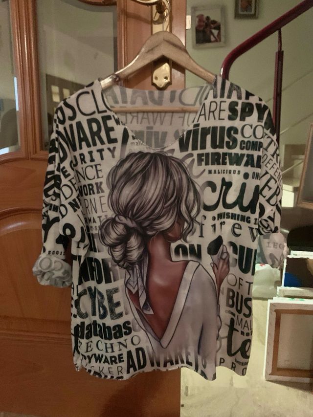 Camiseta manga al codo estampada chica