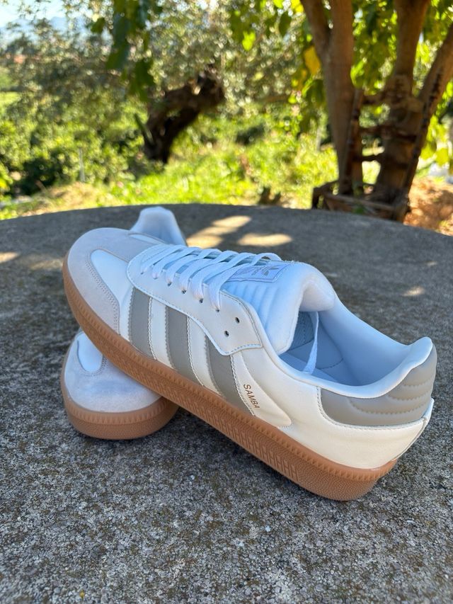 Zapatillas Adidas Samba Beige y Blancas