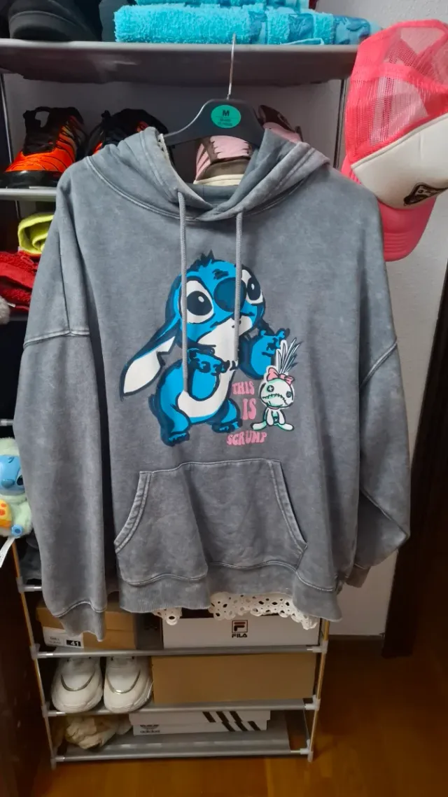 Sudadera Gris con Estampado de Stitch Talla M