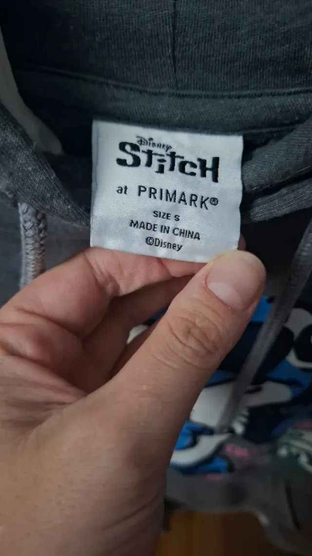 Sudadera Gris con Estampado de Stitch Talla M