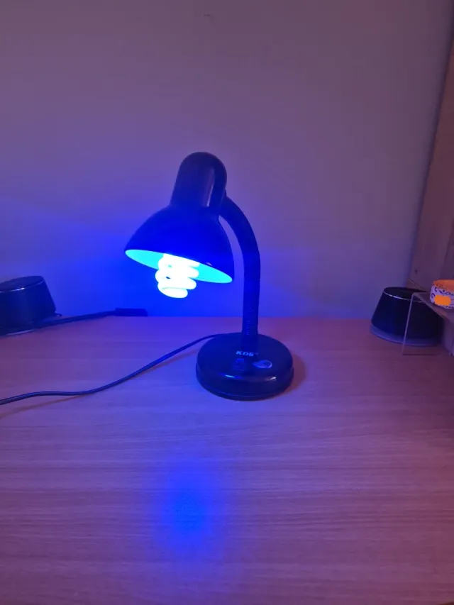 Lámpara de escritorio LED azul