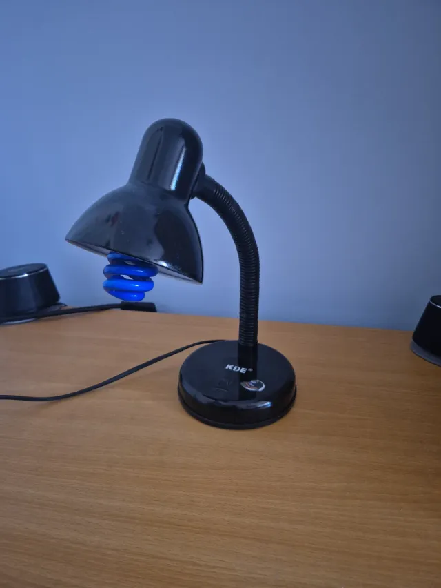 Lámpara de escritorio LED azul