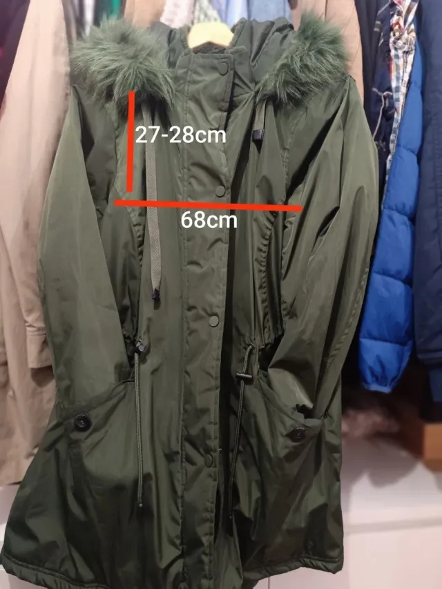 Parka verde con capucha impermeable T.52