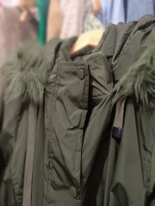 Parka verde con capucha impermeable T.52