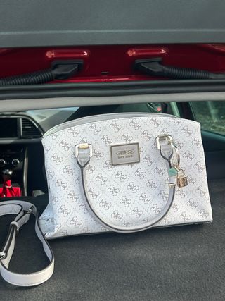 Bolso Guess blanco y gris