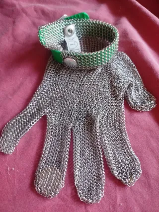 Guantes de malla de acero y verde