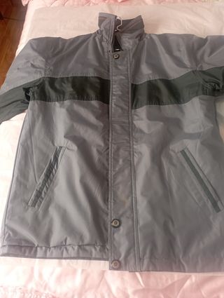 Anorak hombre gris y negro