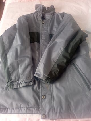Anorak hombre gris y negro