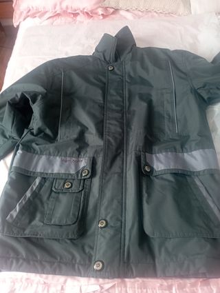 Anorak hombre gris y negro